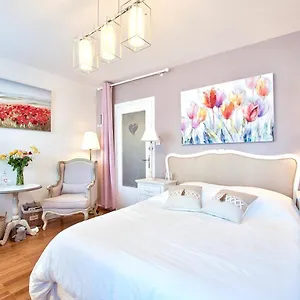 https://la-ville-au-naturel.hotels-rhonealpes.com